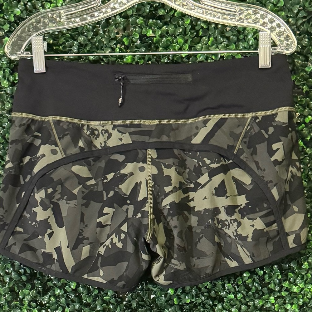 Lululemon Run Times Short (4-way Stretch)
Pop Cut Fatigue Green Black / Black - Picture 8 of 13